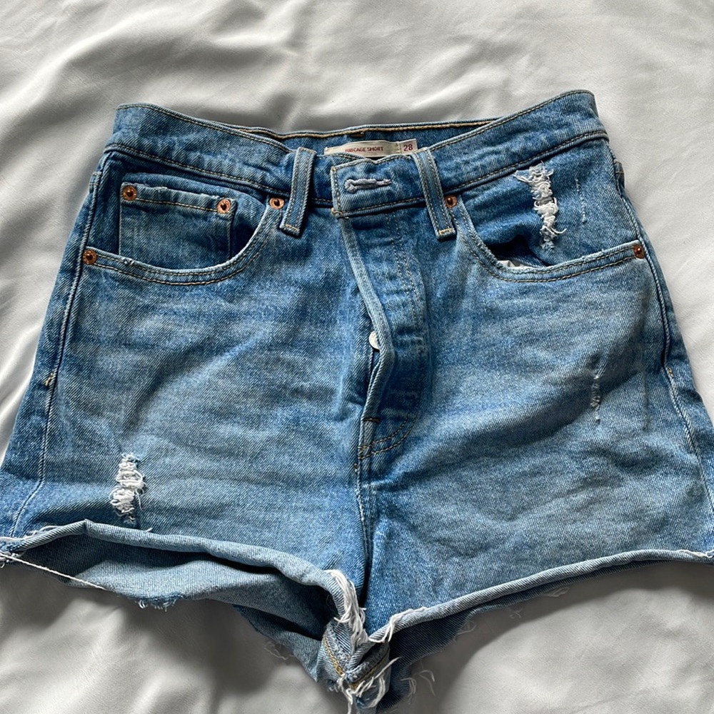 Levi’s Ribcage Shorts